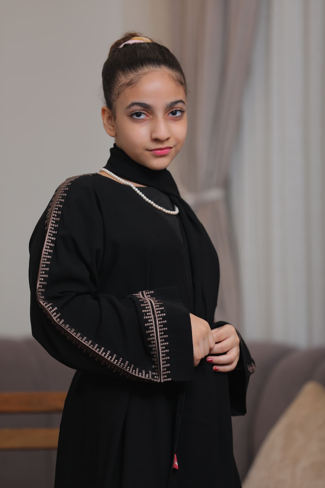 #6-1023 عباية قماش ملكي كلفة كتف وكم