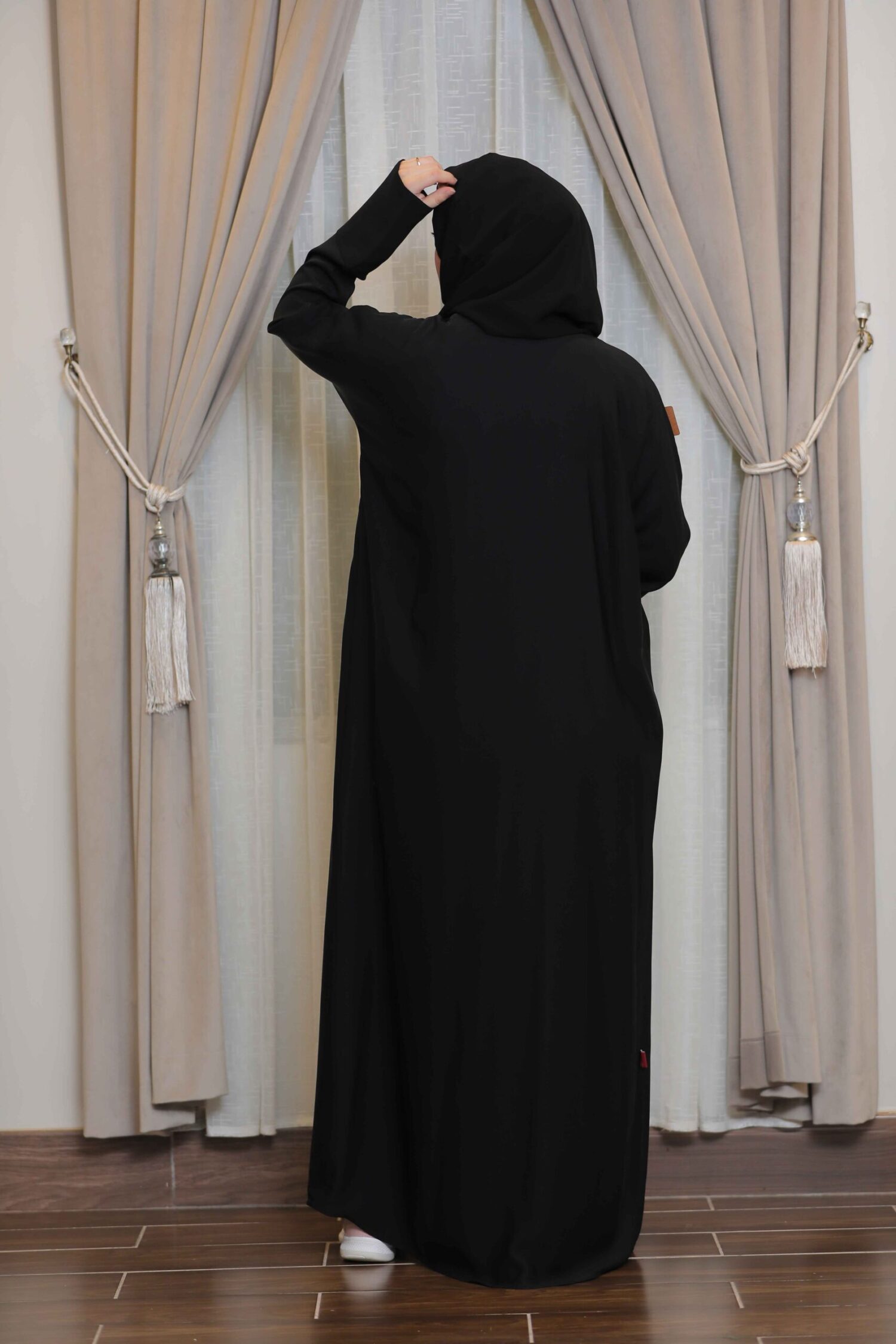 #2-1290 عباية شيهانه ملكي